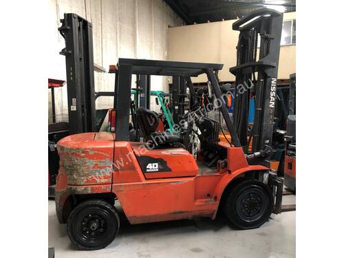 4 TON NISSAN DIESEL forklift 