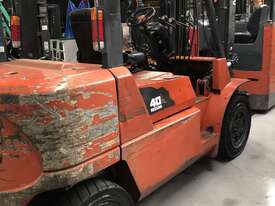 4 TON NISSAN DIESEL forklift  - picture1' - Click to enlarge