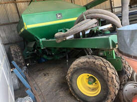 John Deere 787 Air Seeder Cart  - picture0' - Click to enlarge