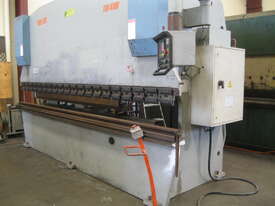 Used Yawei 4 metre x 110 ton Hydraulic Pressbrake - picture1' - Click to enlarge