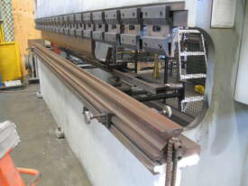 Used Yawei 4 metre x 110 ton Hydraulic Pressbrake - picture2' - Click to enlarge