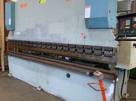 Used Yawei 4 metre x 110 ton Hydraulic Pressbrake - picture0' - Click to enlarge
