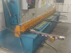Hydraulic Guillotine Sheaing Machine - picture0' - Click to enlarge