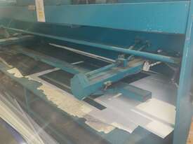 Hydraulic Guillotine Sheaing Machine - picture0' - Click to enlarge