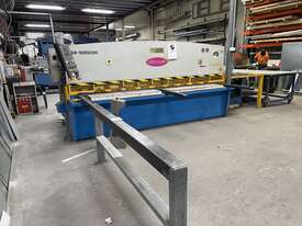 Just Traded 3200mm x 6.5mm Heavy Duty Hydraulic Swing Beam Guillotine, Power Back Gauge  - picture0' - Click to enlarge