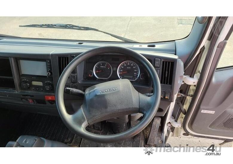 caption Isuzu NQR 87-190