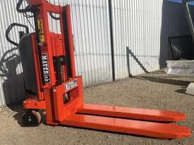Electric Pallet Stacker - picture0' - Click to enlarge