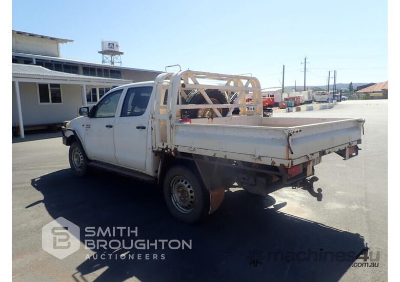 caption 2014 TOYOTA HILUX KUN26R 4X4 DUAL CAB TRAY TOP