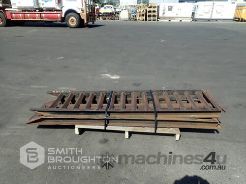 2 X METAL LOADING RAMPS