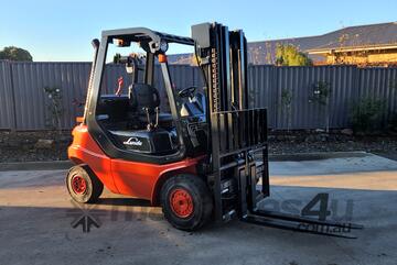 Linde Forklift 2.5T Container Mast with Tyne Positoners