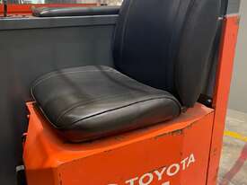 TOYOTA ELECTRIC RIDE-ON REACH TRUCK - picture1' - Click to enlarge