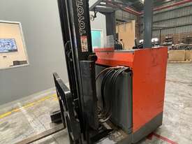 TOYOTA ELECTRIC RIDE-ON REACH TRUCK - picture2' - Click to enlarge