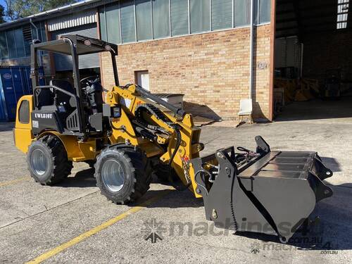 NEW UHI UWL810T TELESCOPIC MINI LOADER (WA ONLY)