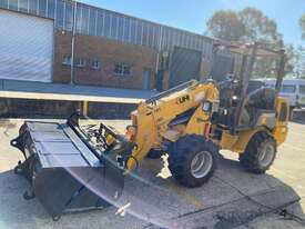 NEW UHI UWL810T TELESCOPIC MINI LOADER (WA ONLY) - picture0' - Click to enlarge