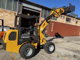 NEW UHI UWL810T TELESCOPIC MINI LOADER (WA ONLY) - picture2' - Click to enlarge