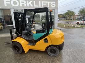 2.5 Tonne Container Mast Diesel Komatsu Forklift For Sale - picture1' - Click to enlarge