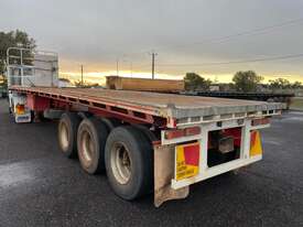 Trailer Flat Top 40ft Tri 20 and 40ft container pins SN1352 - picture1' - Click to enlarge