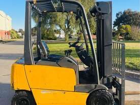 JUNGHEINRICH 1.6T ELECTRIC FORKLIFT CONTAINER MAST SIDE SHIFT - picture2' - Click to enlarge
