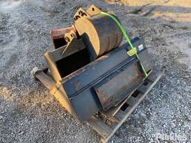 Pallet Of Assorted Mini Loader/Mini Excavator Buckets, 1050mm Mud Bucket To Suit Mini Loader, 600mm  - picture0' - Click to enlarge