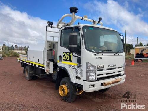 2014 Isuzu NPS300