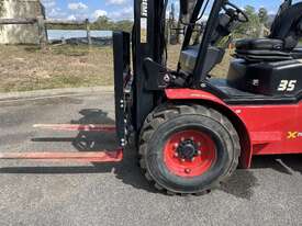 All terrain 4x4 Fork lift - picture0' - Click to enlarge