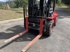 All terrain 4x4 Fork lift - picture1' - Click to enlarge