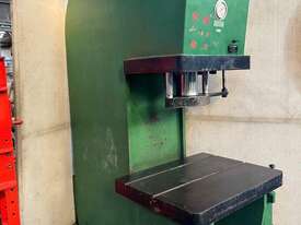 Archer 800kN (80t) Hydraulic C Frame Press - picture0' - Click to enlarge