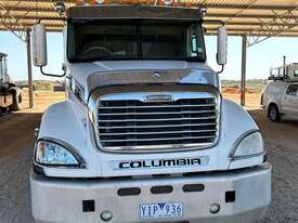 Freightliner Columbia CL112 - picture1' - Click to enlarge