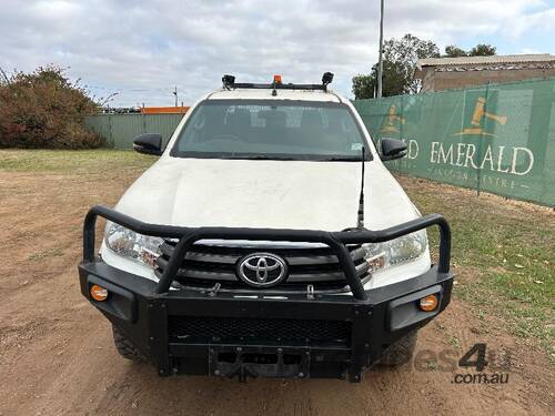 2017 TOYOTA HILUX SR UTE