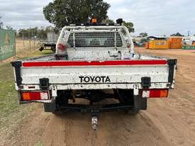 2017 TOYOTA HILUX SR UTE - picture0' - Click to enlarge