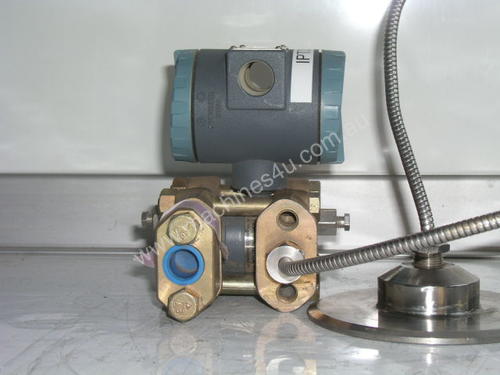 Foxboro 843DP-H2I1SK-M Pressure Transmitter.