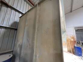 Enclosed Spray Booth - picture0' - Click to enlarge