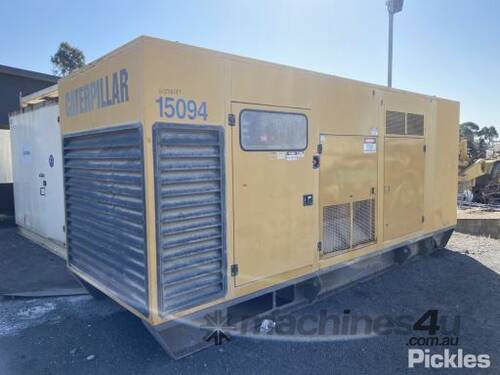 Packaged Generator, 900F, SN: 4BZ06727, DOM: 2004, 810kVA, 648kW, 3 Phase Caterpillar Generator, Cat