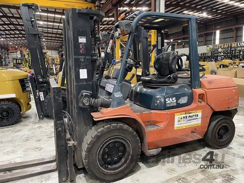 Toyota 4.5T LPG Forklift with Side Shift Fork Positioner - Perth