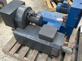 80 kw 110 hp 1950 rpm 460 volt 160 frame DC Electric Motor Baumuller Type GNA160MN - picture0' - Click to enlarge
