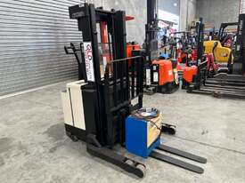 Crown Walkie Reach Stacker 1.5T Model: 30WRTL102 - picture2' - Click to enlarge