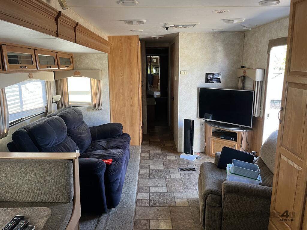 Buy Used 2011 HL Enterprise 2011 HL Enterprise Hy Line Tri Axle Caravan