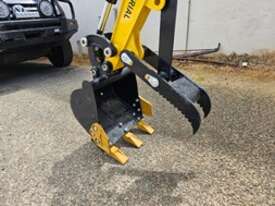 BRAND NEW FF Industrial Mini Excavator with Canopy - picture1' - Click to enlarge