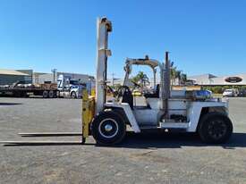 Clark CHY250 Forklift (Counterbalanced) - picture2' - Click to enlarge