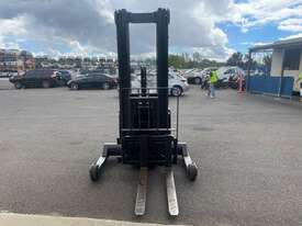 Crown SHR5540 Electric Pallet Forklift - picture0' - Click to enlarge