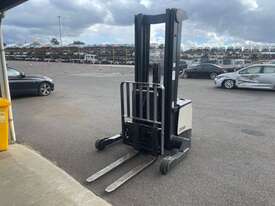 Crown SHR5540 Electric Pallet Forklift - picture1' - Click to enlarge