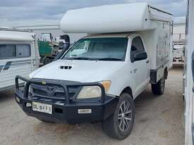 Toyota Hilux Converted Motorhome - picture1' - Click to enlarge