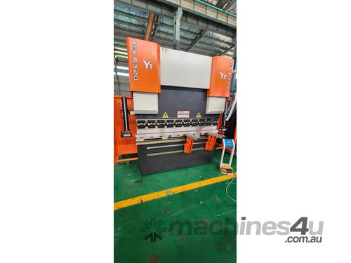 caption High Speed Servo CNC Press Brake 63Tx2000mm 4+1 Axis with Crowning