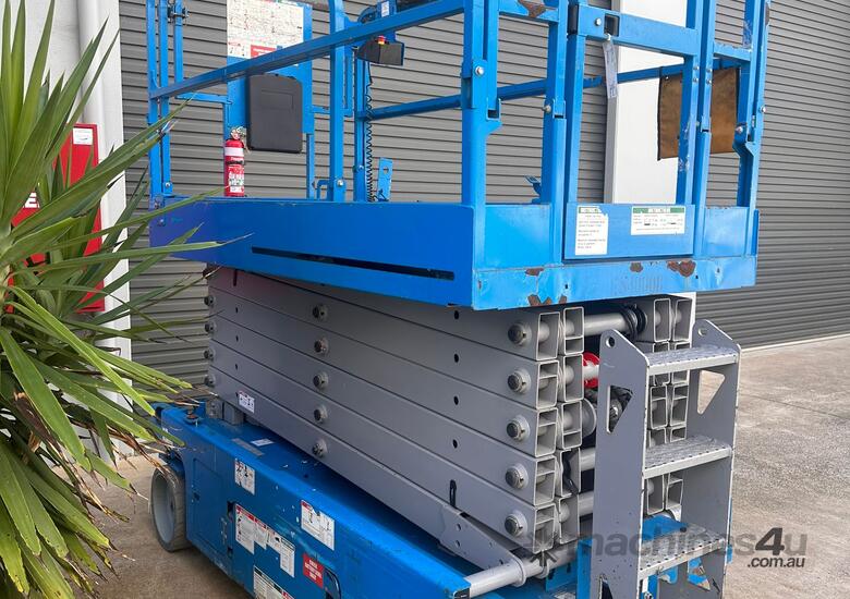 2018 Genie GS4047 Electric Scissor Lift image 3