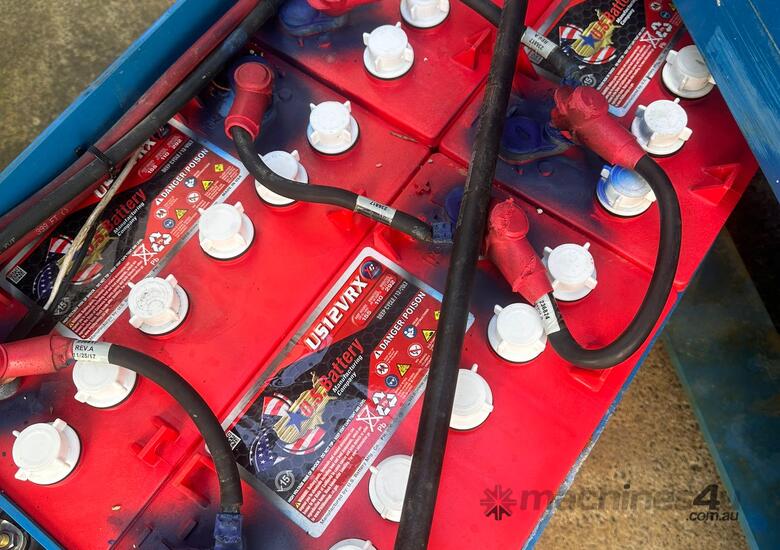 2018 Genie GS4047 Electric Scissor Lift image 4