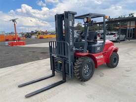 NEW APACHE CPC30 ALL TERRAIN HIGH MAST FORKLIFT - picture0' - Click to enlarge