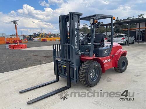 NEW APACHE CPC30 ALL TERRAIN HIGH MAST FORKLIFT