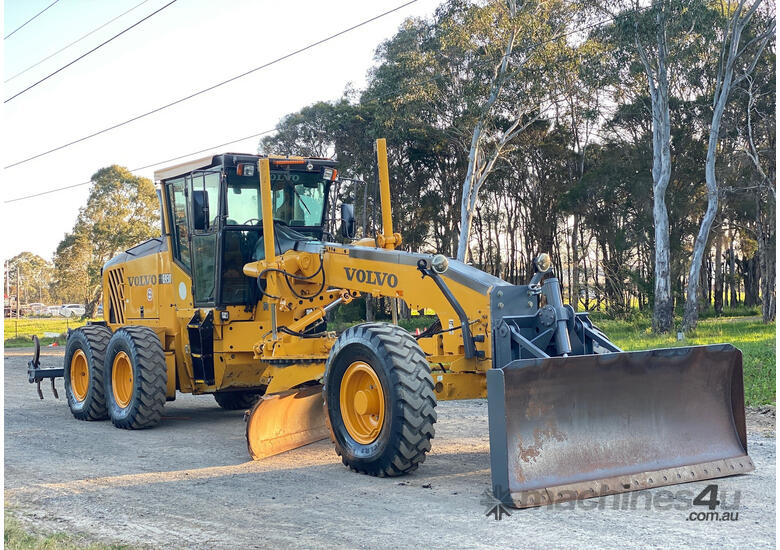 caption Volvo G930 Artic Grader Grader