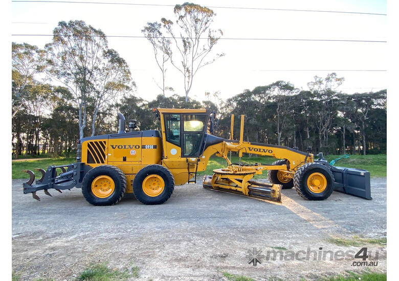 caption Volvo G930 Artic Grader Grader