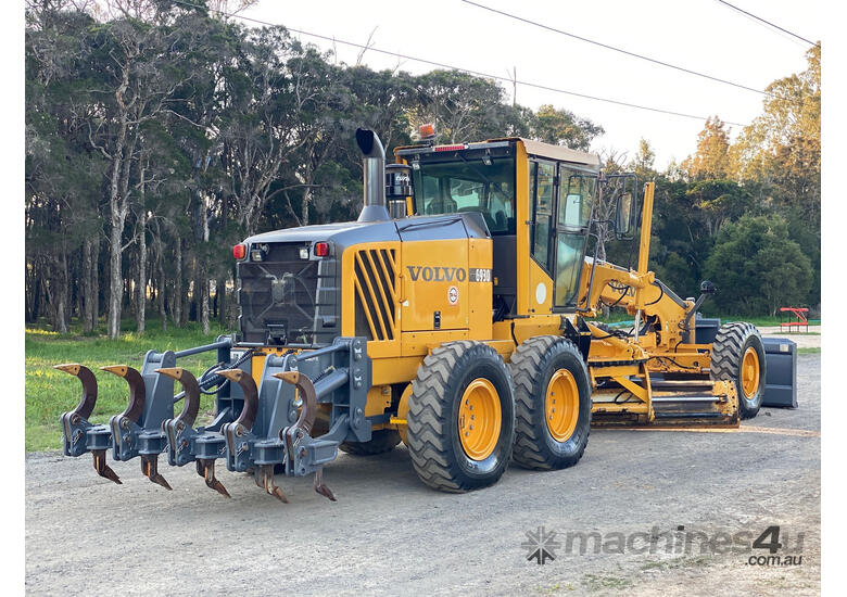 caption Volvo G930 Artic Grader Grader